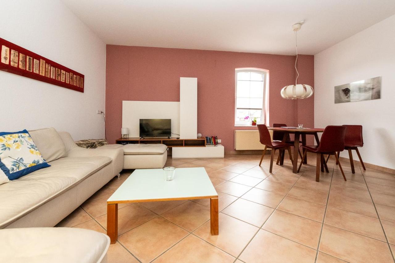 Apartamento Wohnen Im Weingut Kirchheim an der Weinstrasse Exterior foto